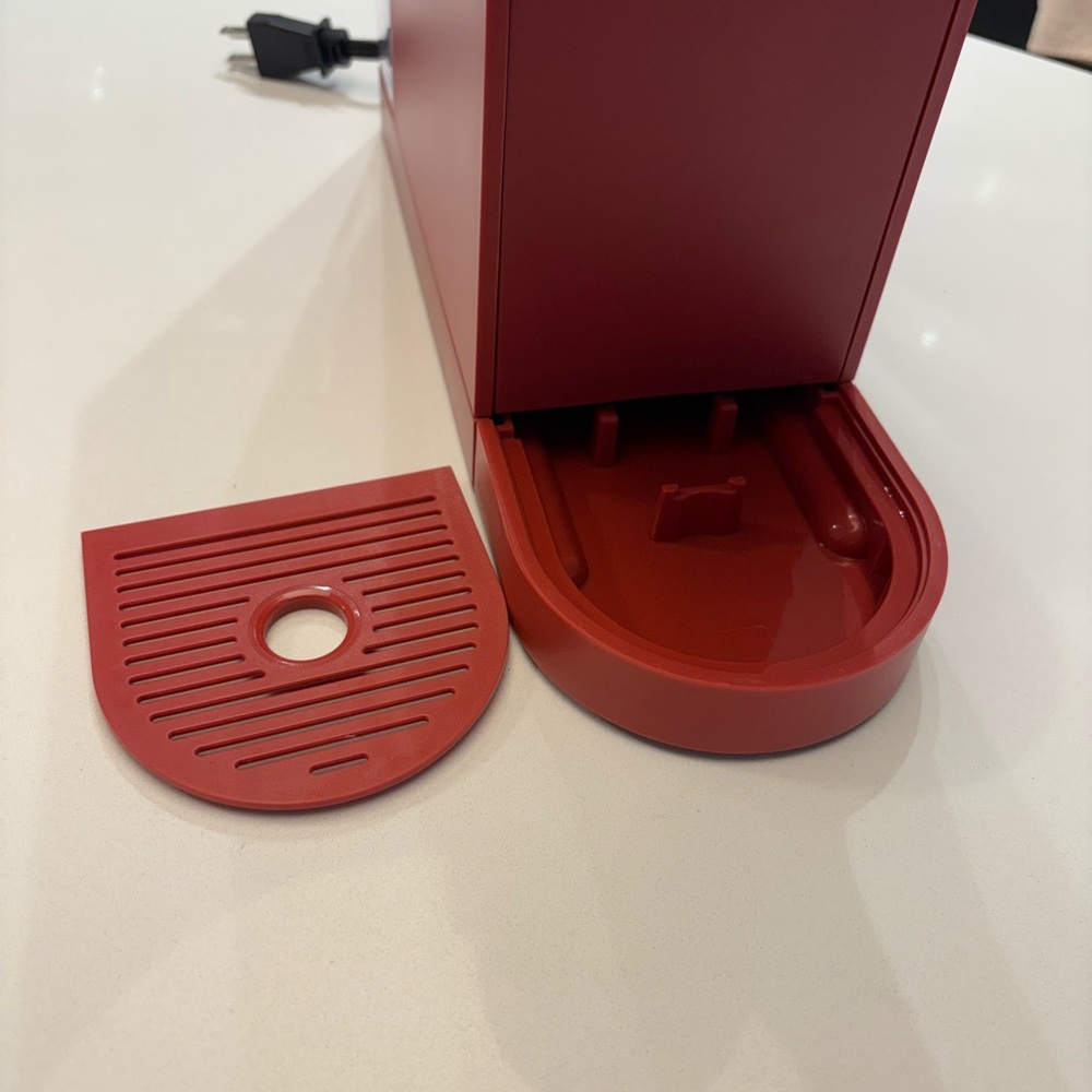 Keurig K-Slim Single Serve Coffee Maker in Scarlet Red - Picture 6 of 7